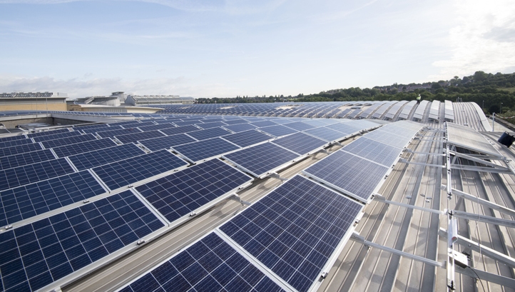 The new solar PV system consists of 2,902 individual panels, each of which measures 1.6 m², which will supply 39% of the daytime electricity used in the mall areas of the centre